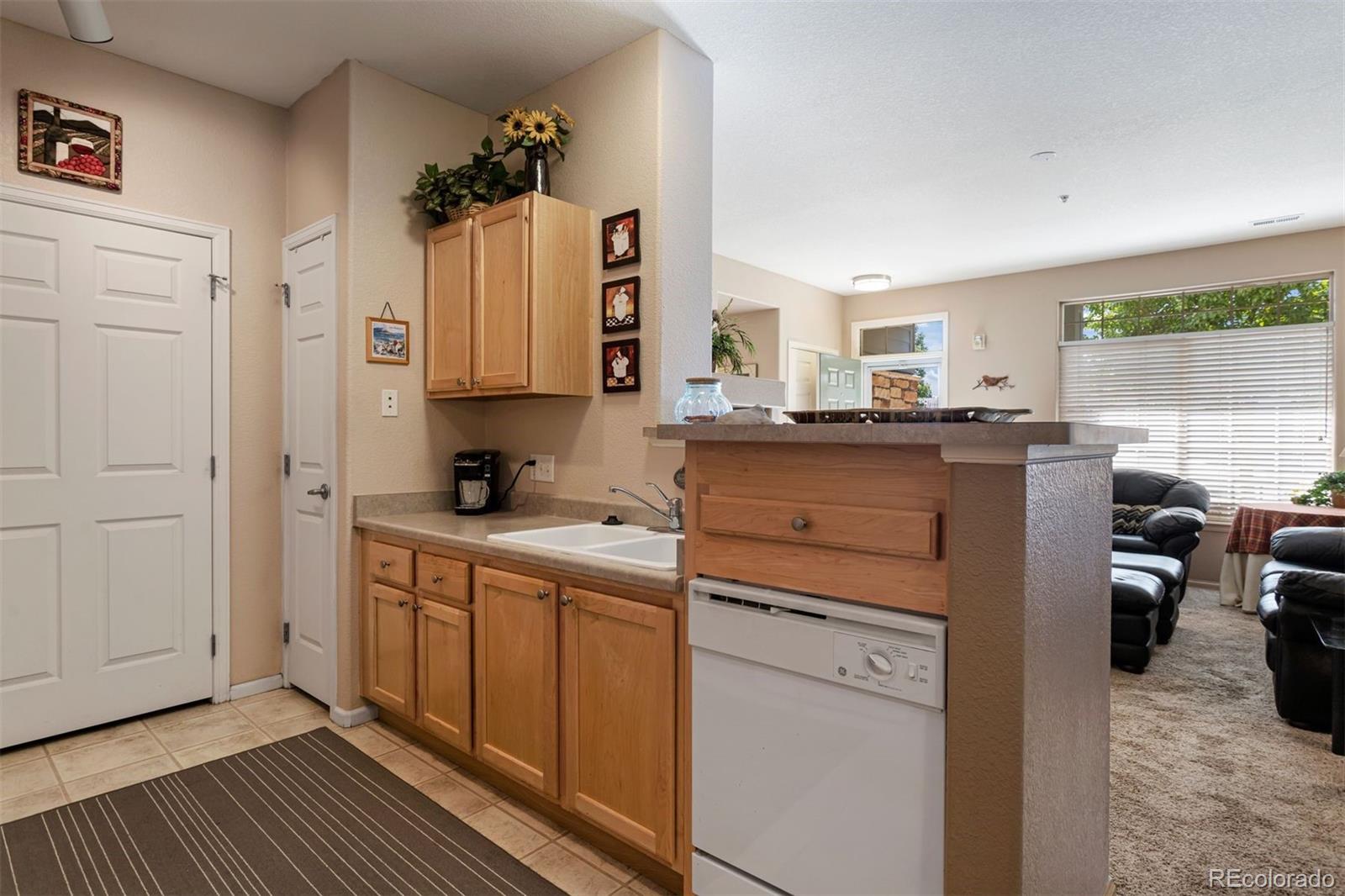 488 Black Feather Loop Unit: 202