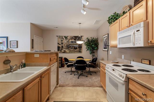 488 Black Feather Loop Unit: 202
