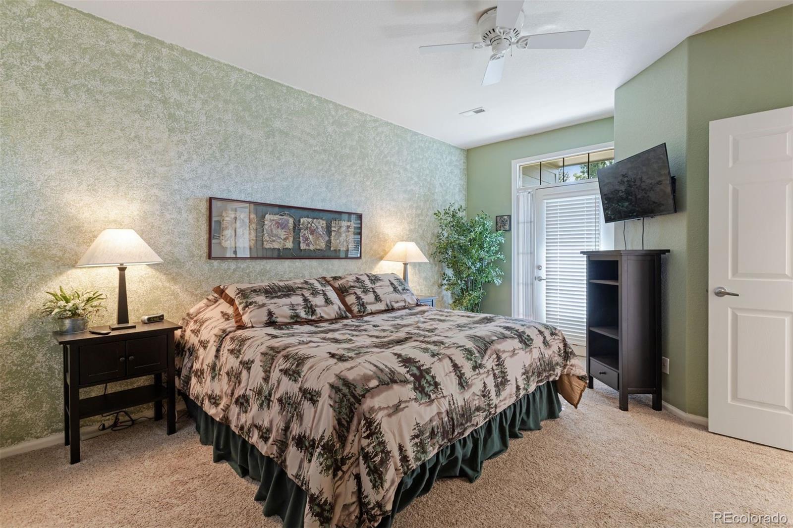 488 Black Feather Loop Unit: 202