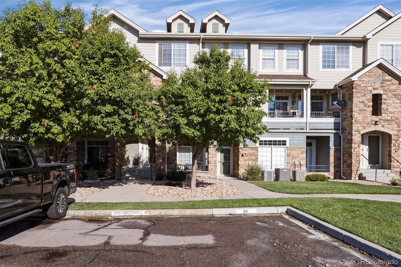 488 Black Feather Loop Unit: 202