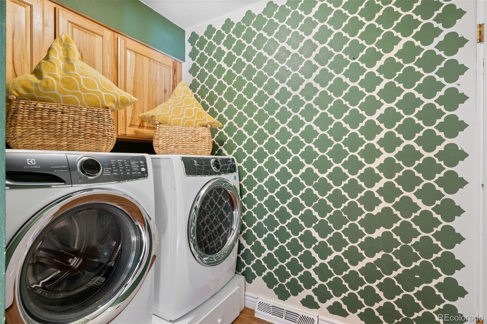 7632 S Rosemary Circle