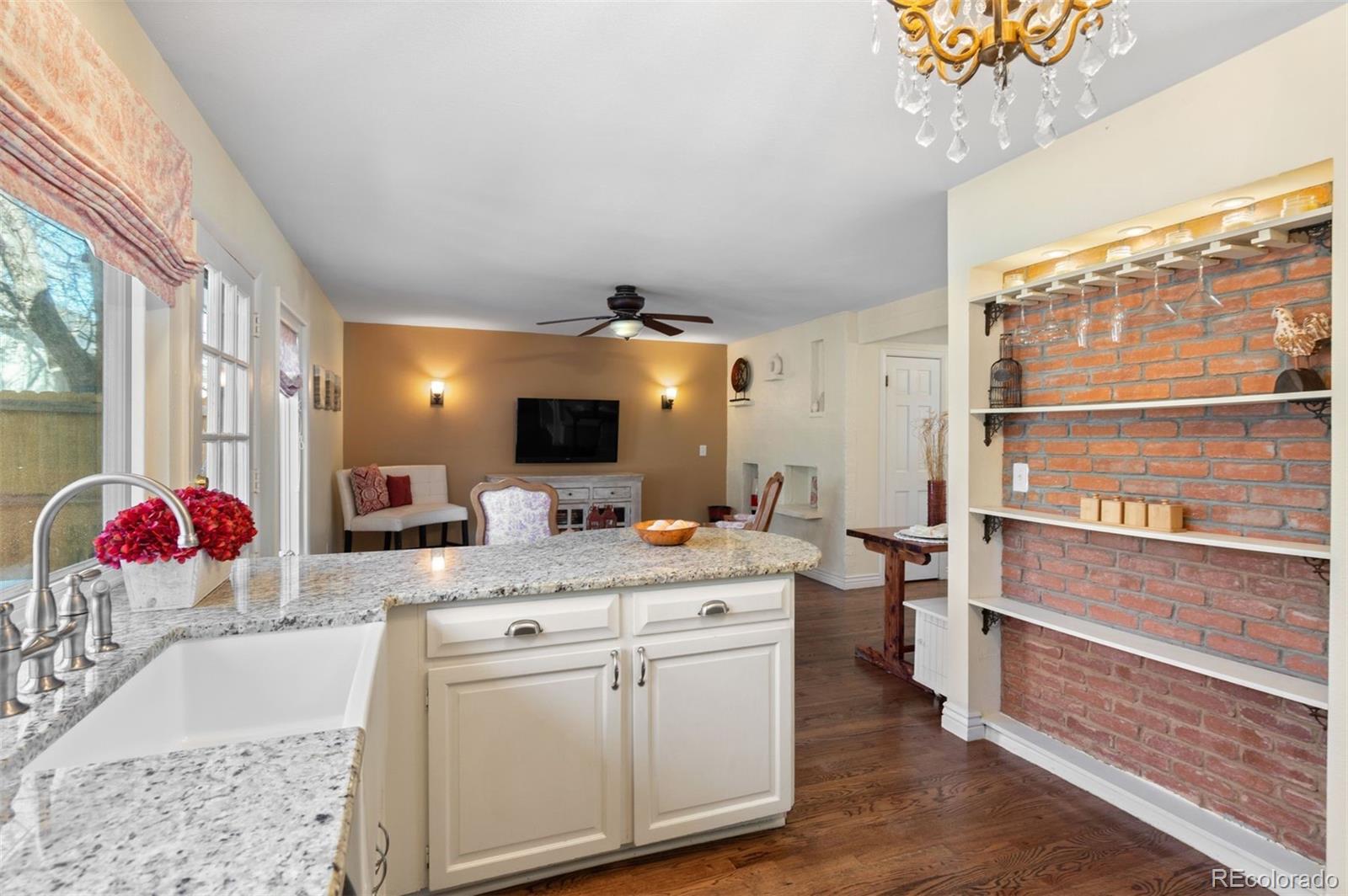 7632 S Rosemary Circle