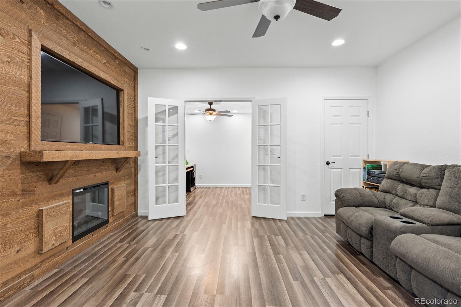 1849 Coach House Loop