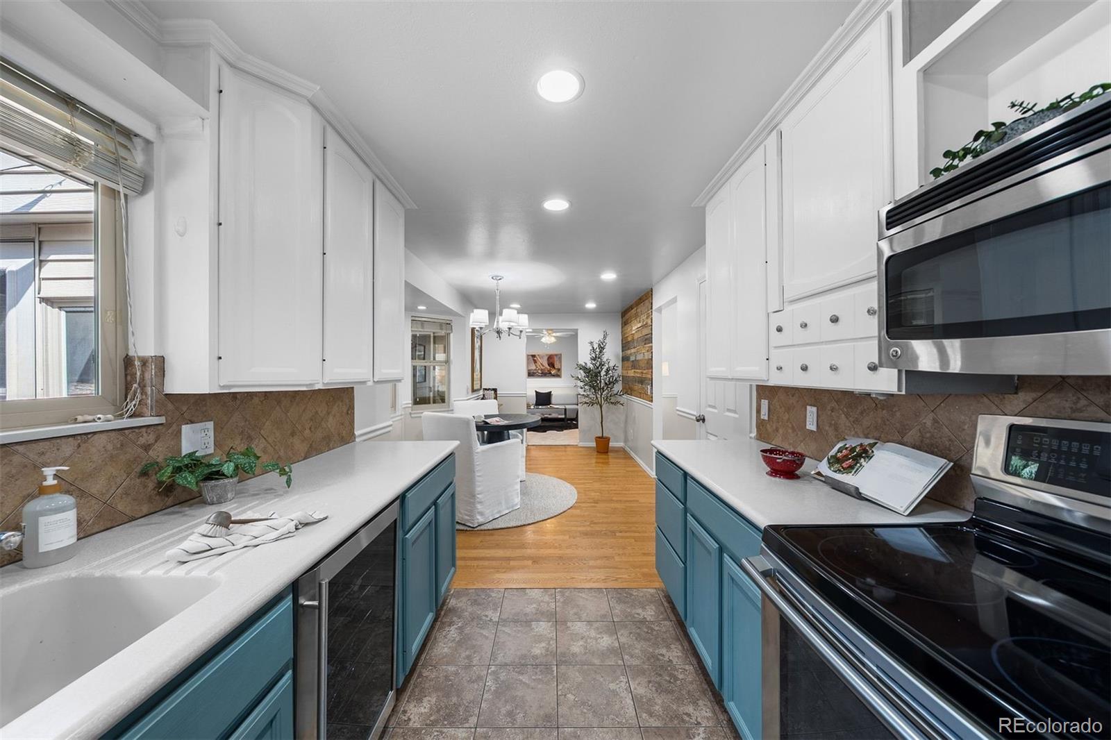 6419 W Roxbury Drive