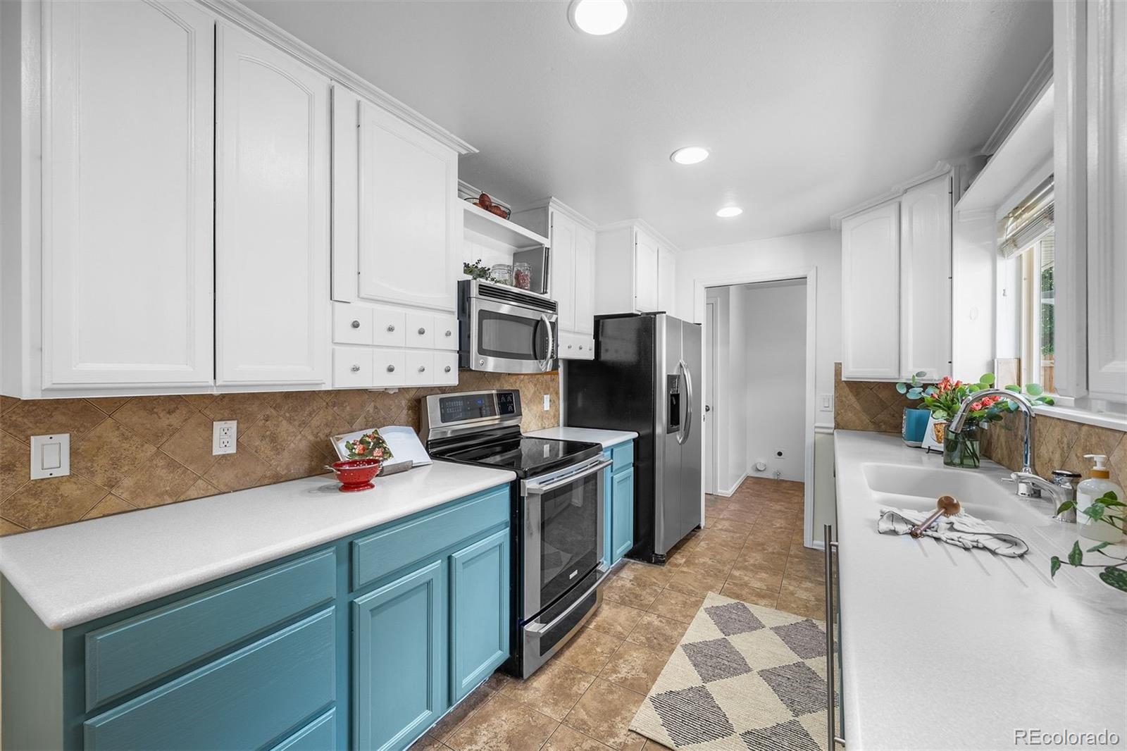 6419 W Roxbury Drive