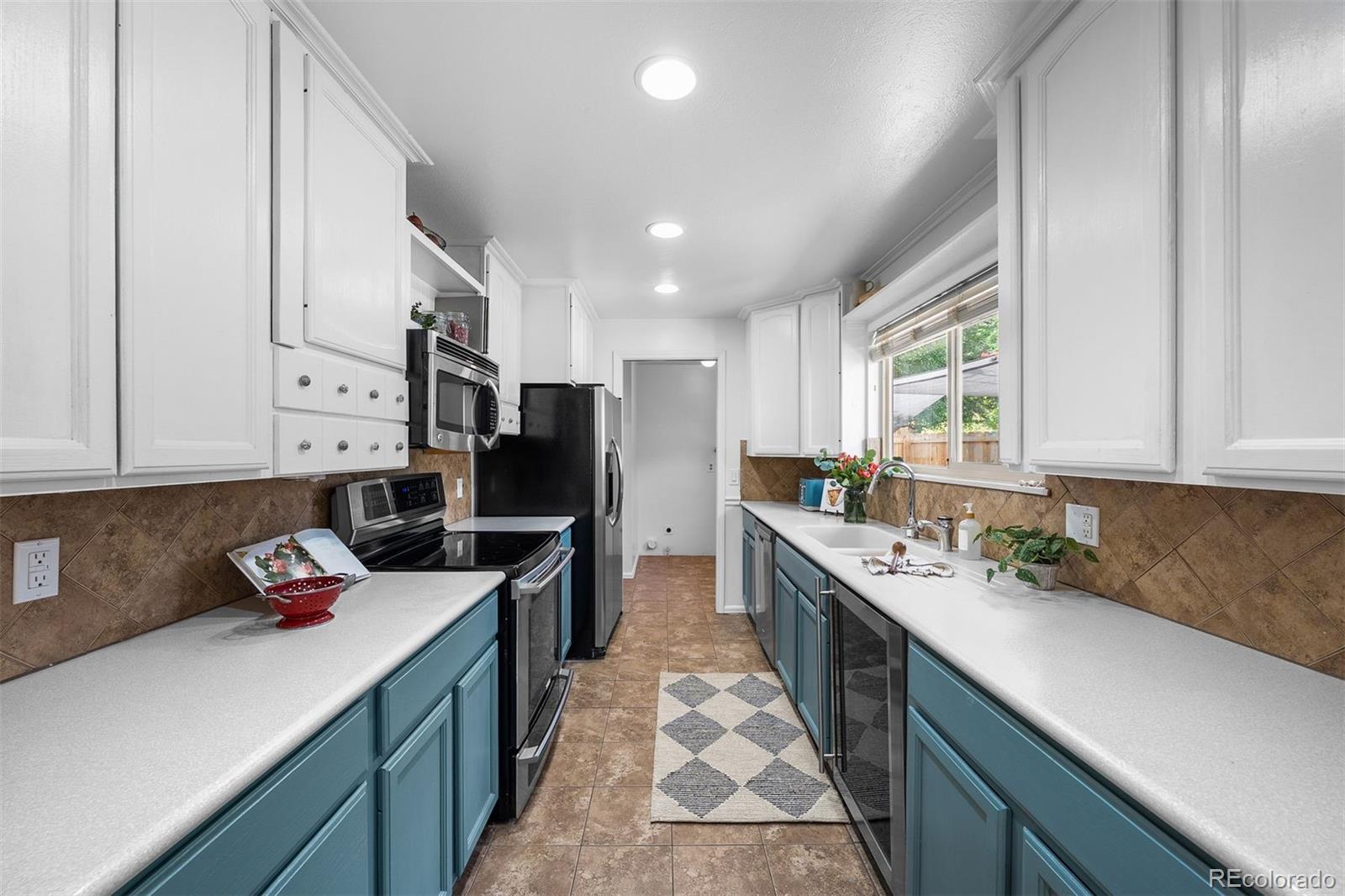 6419 W Roxbury Drive