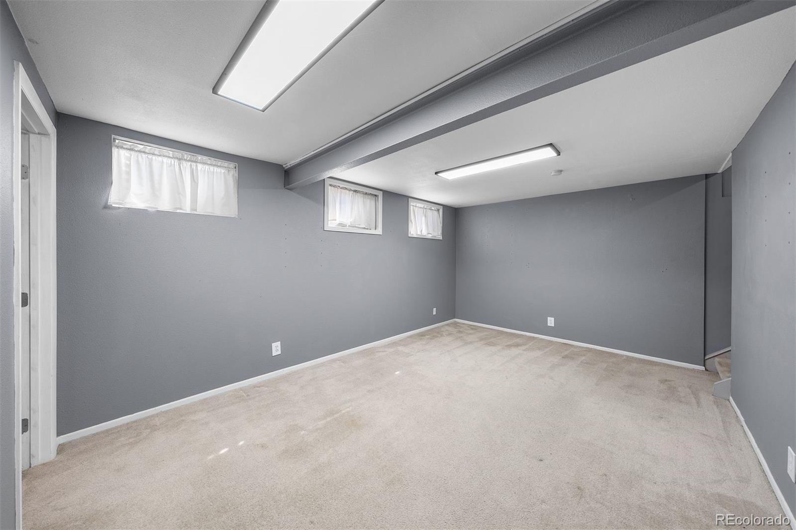 6419 W Roxbury Drive