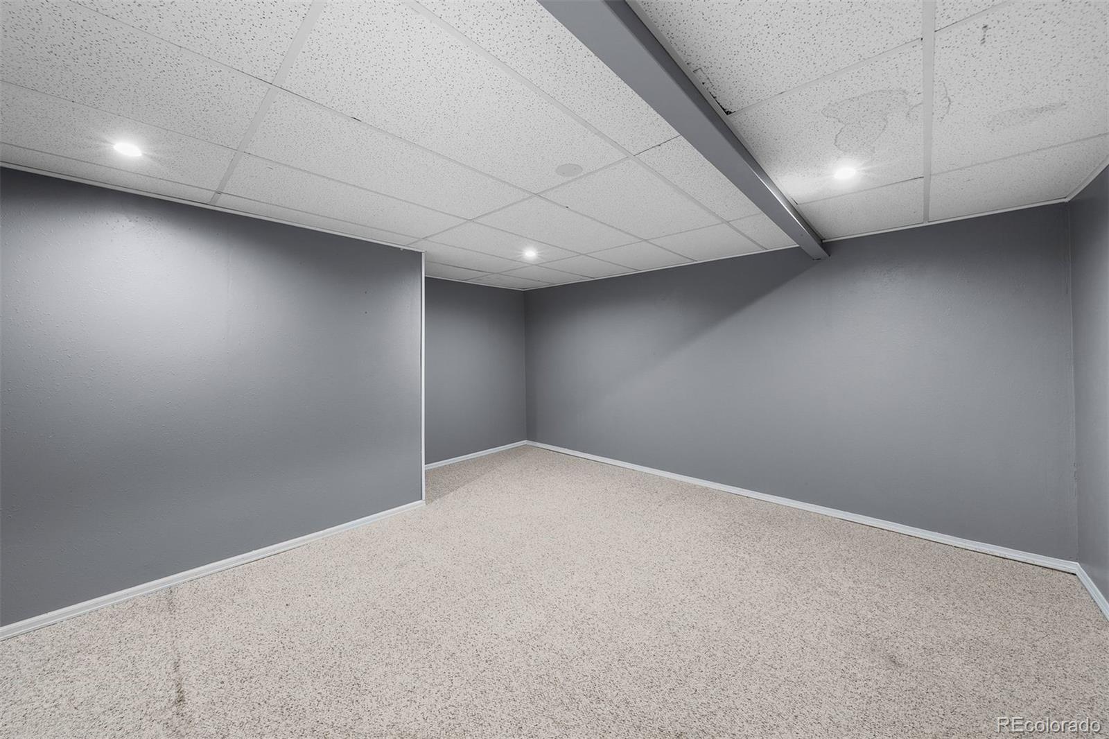 6419 W Roxbury Drive