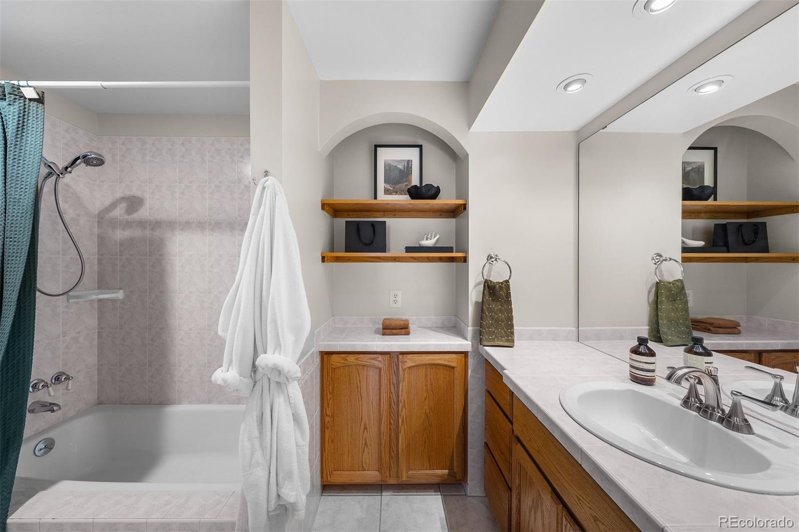 6419 W Roxbury Drive