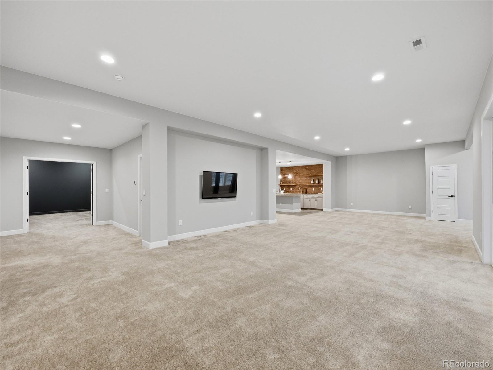 9141 Red Primrose Street