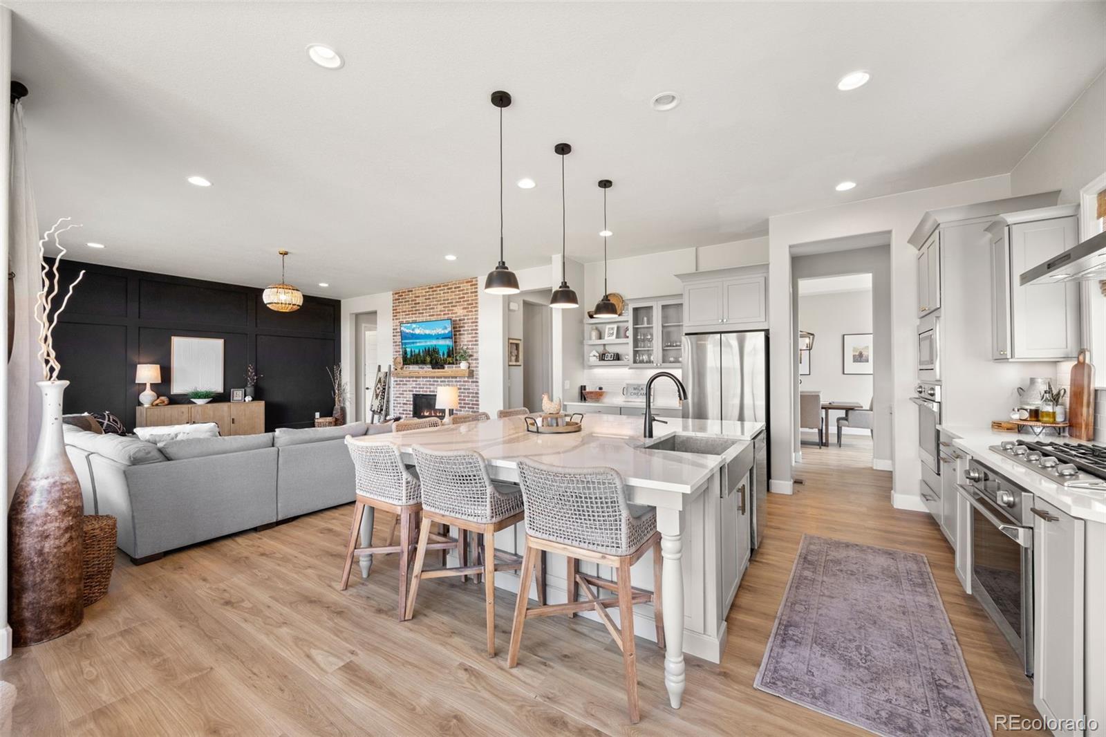 9141 Red Primrose Street