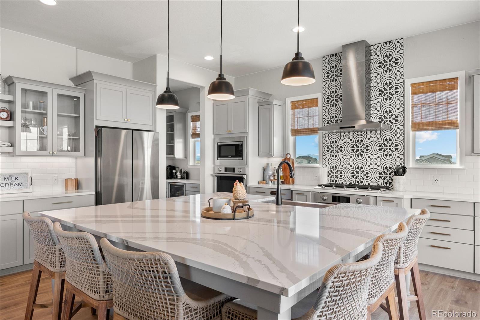 9141 Red Primrose Street