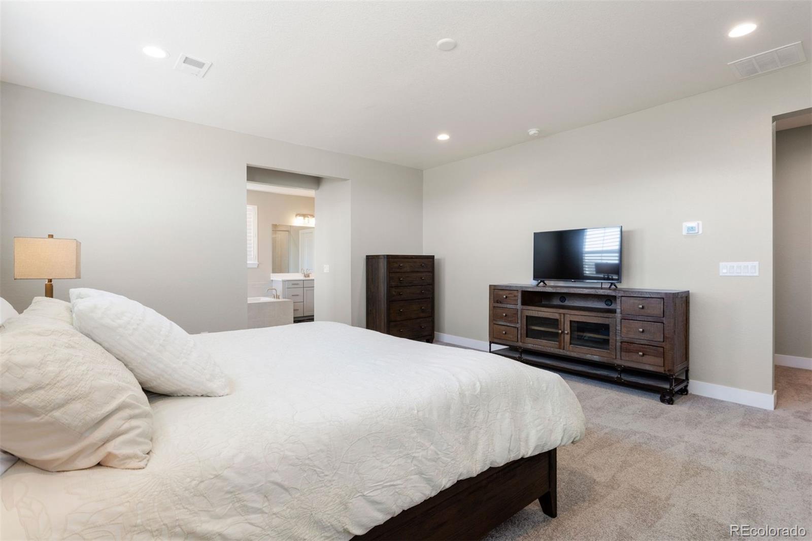 3077 Carabiner Street