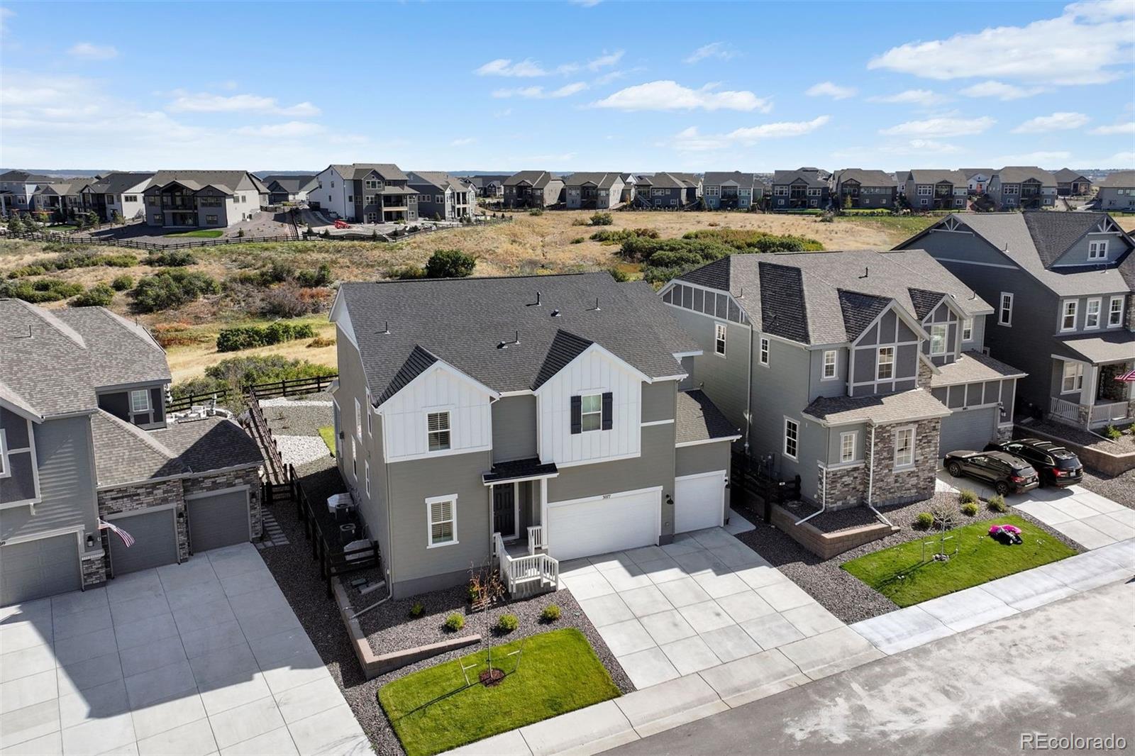 3077 Carabiner Street