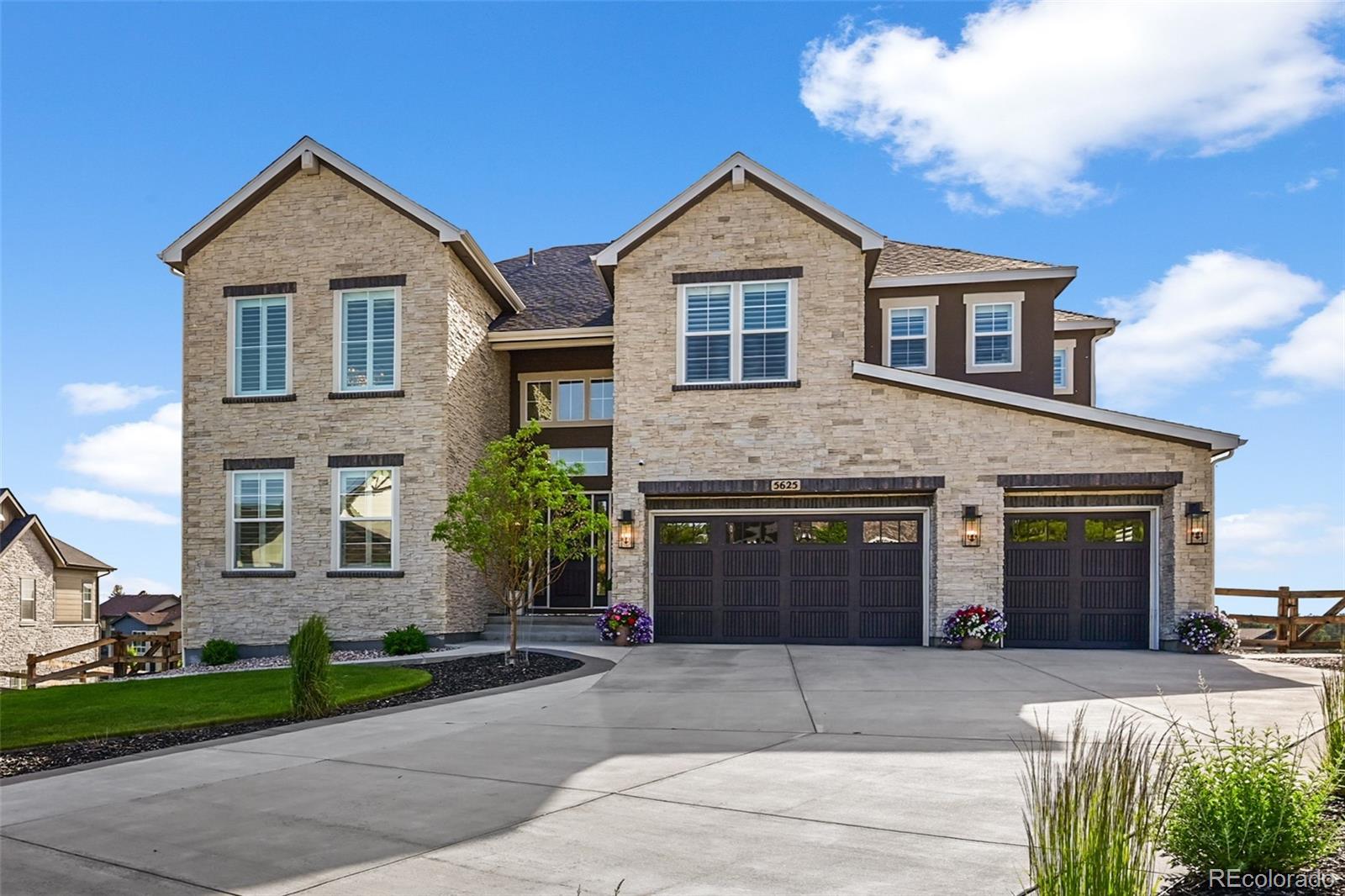 5625 Heritage Oak Drive