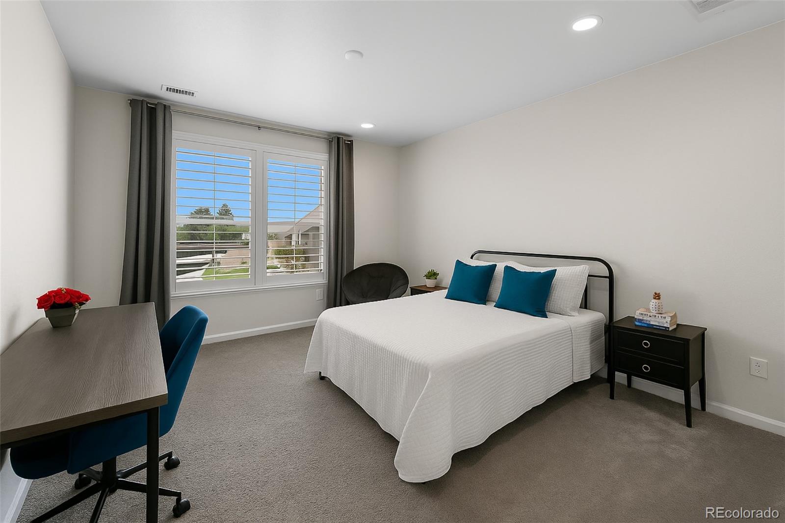 5625 Heritage Oak Drive