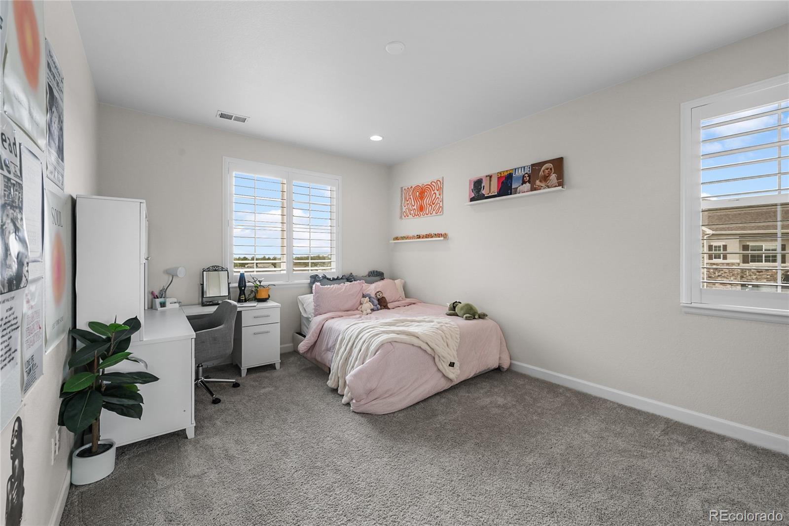 5625 Heritage Oak Drive