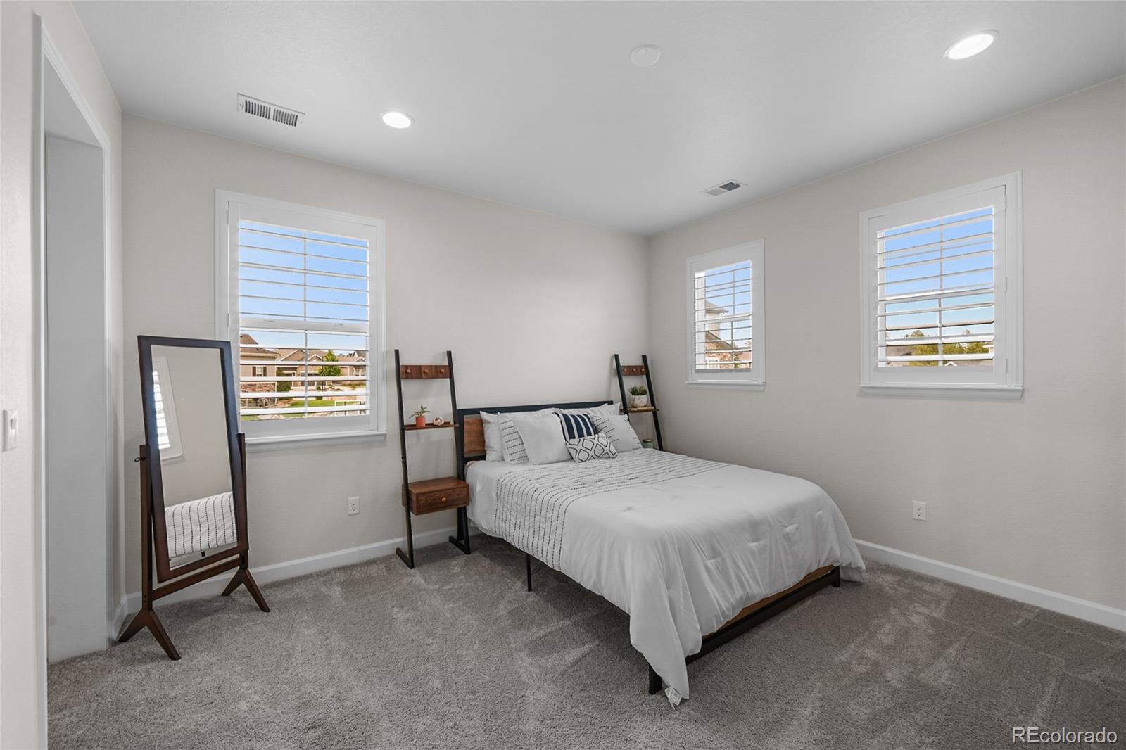 5625 Heritage Oak Drive