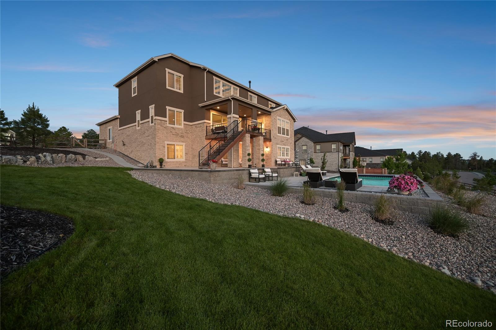 5625 Heritage Oak Drive