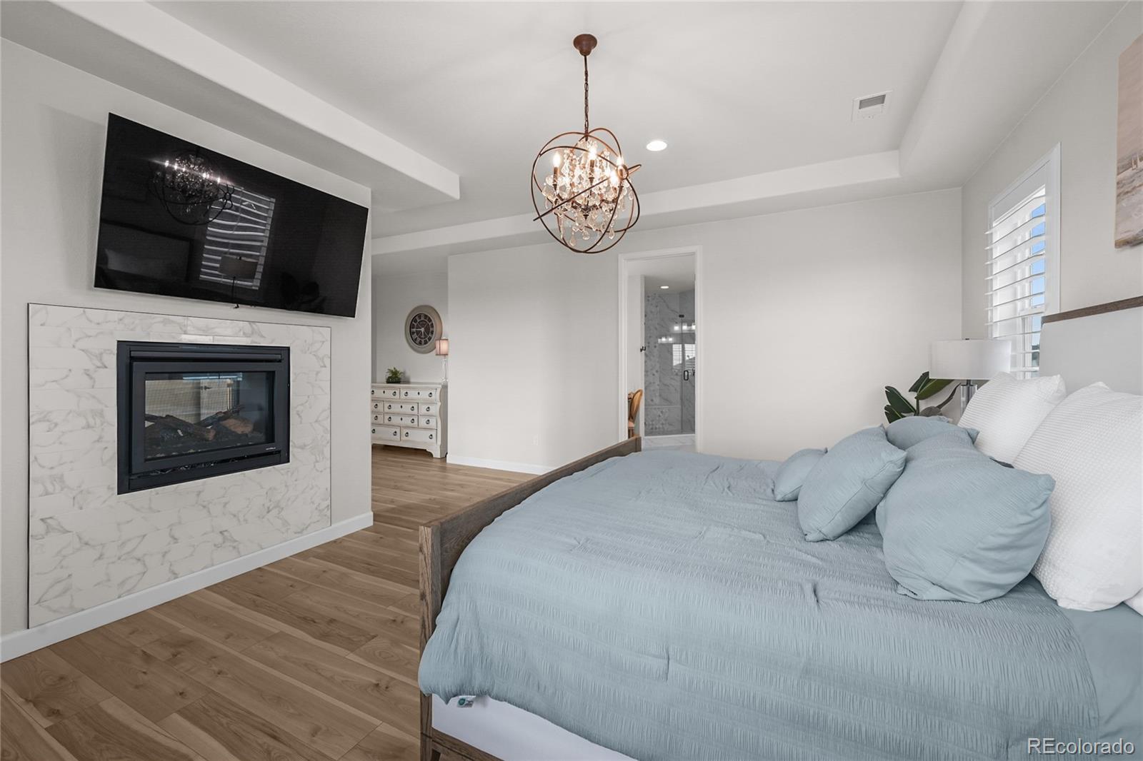 5625 Heritage Oak Drive