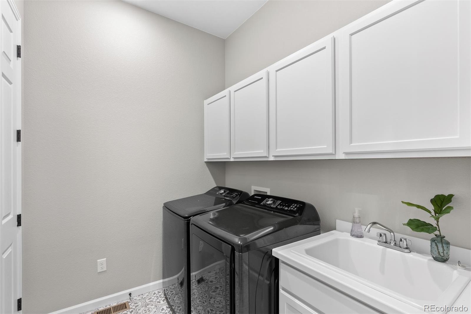 5892 Side Saddle Lane