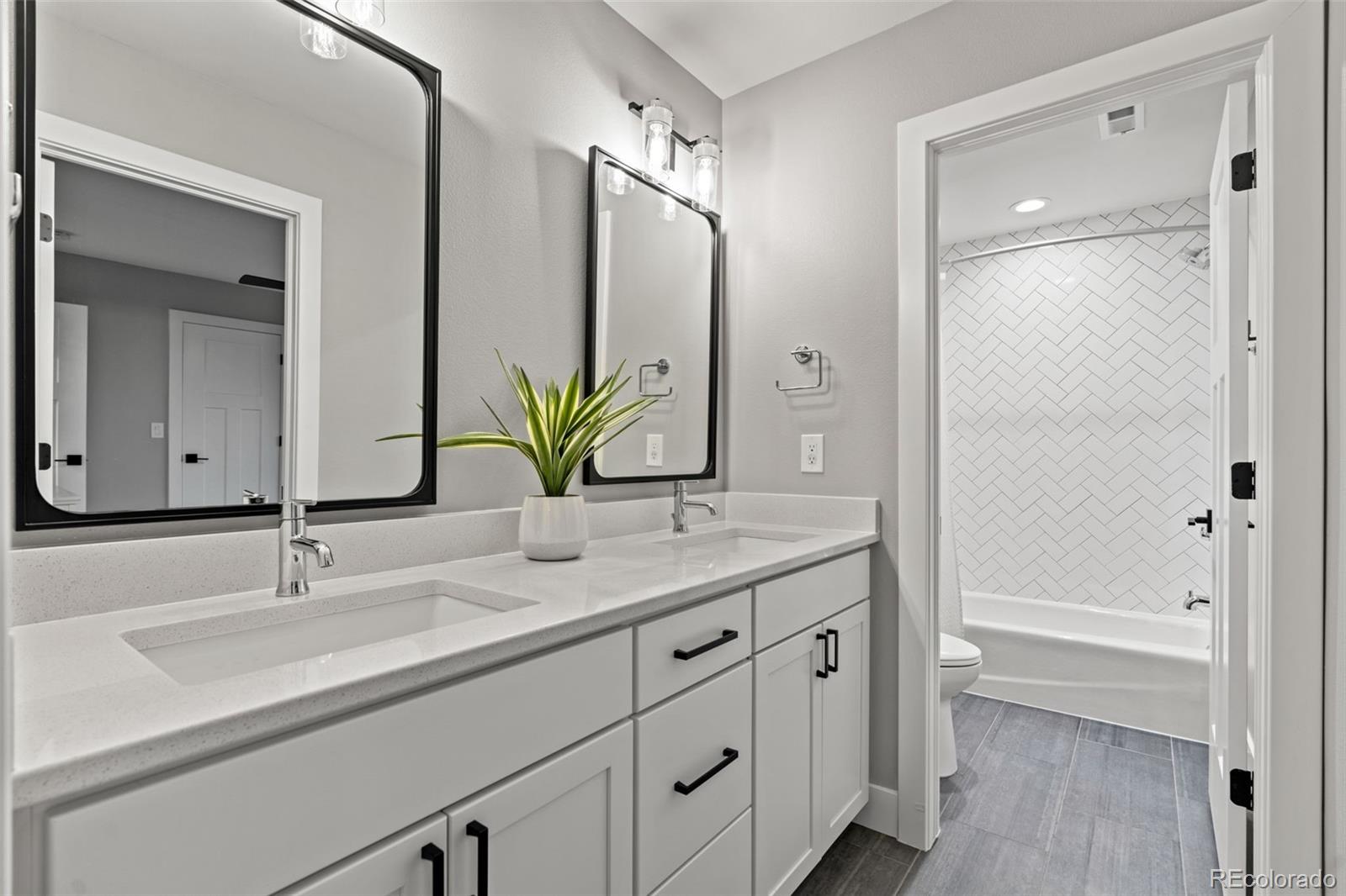 7657 Grande River Court