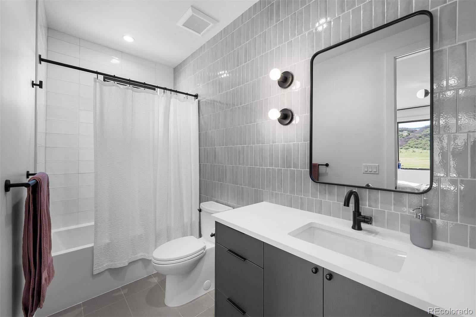 5815 Peppy San Circle