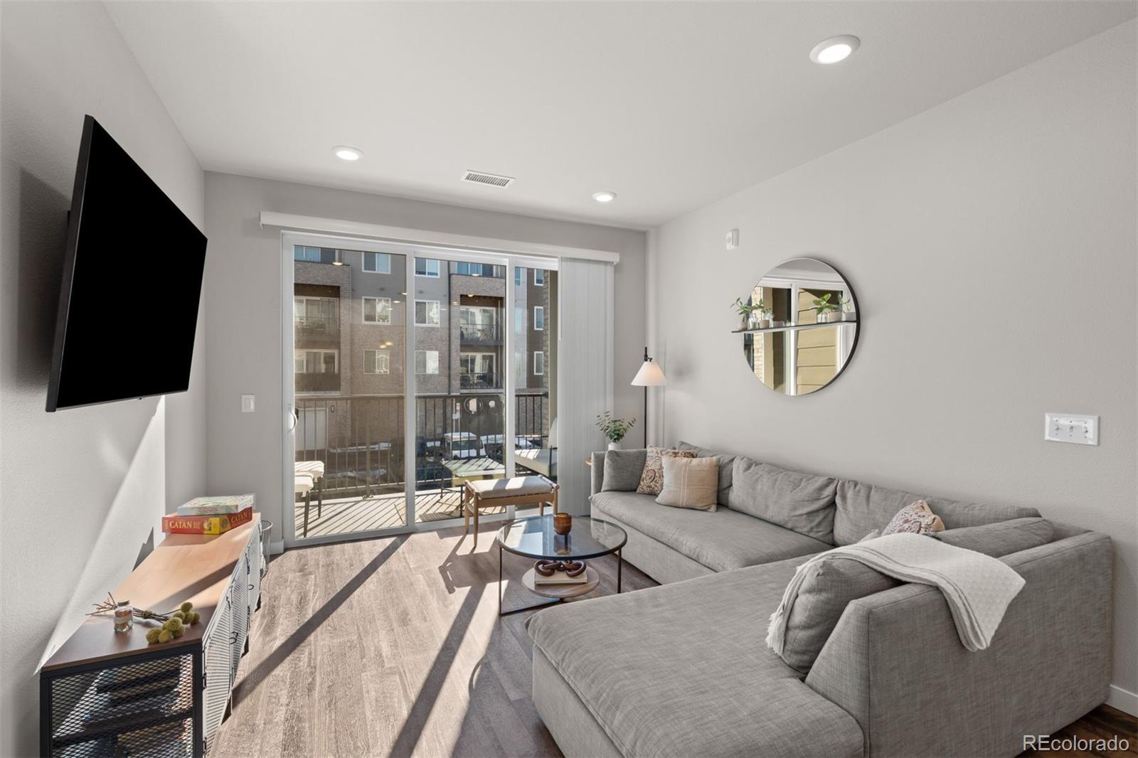 400 E Fremont Place Unit: 204