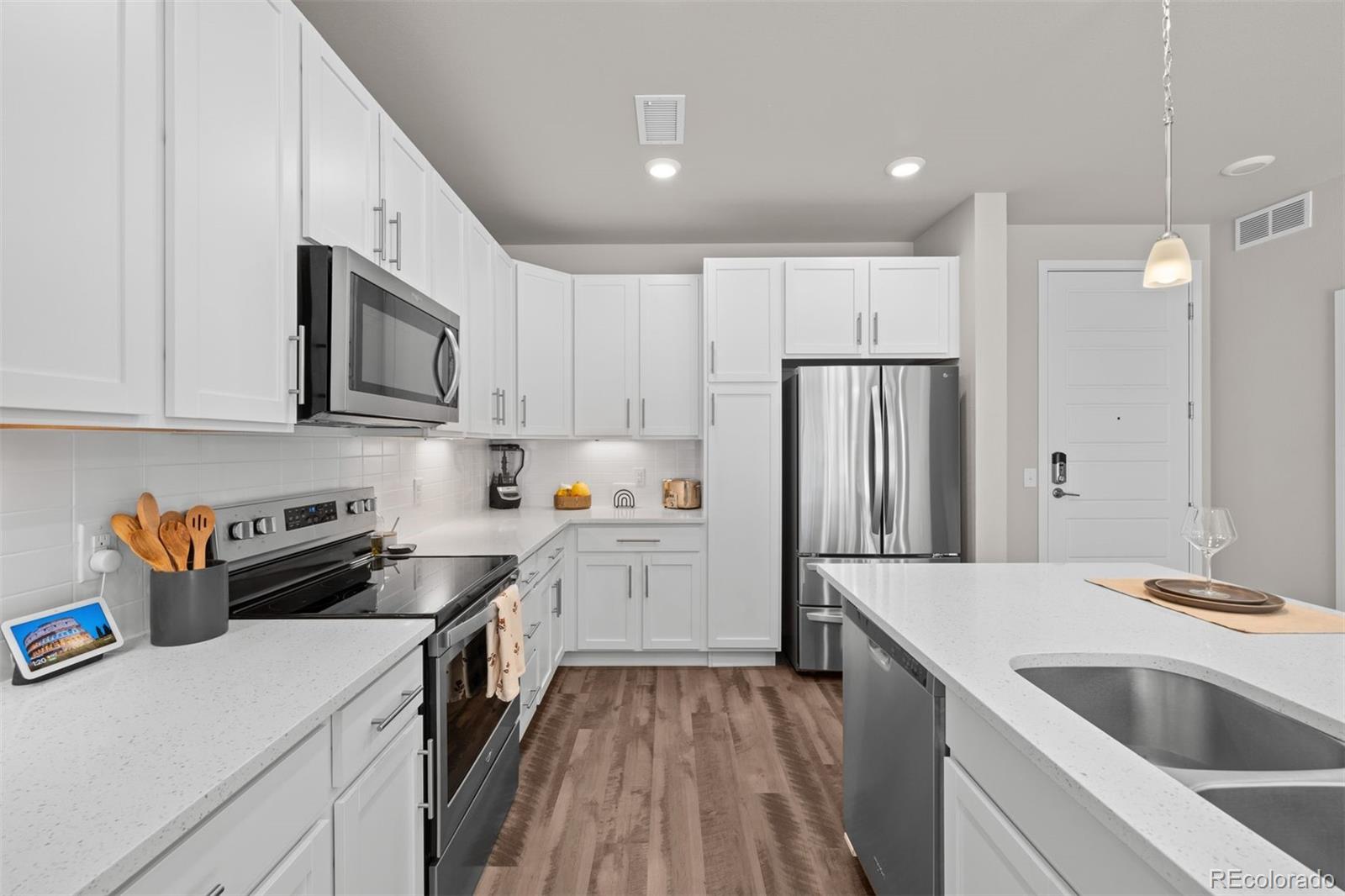 400 E Fremont Place Unit: 204