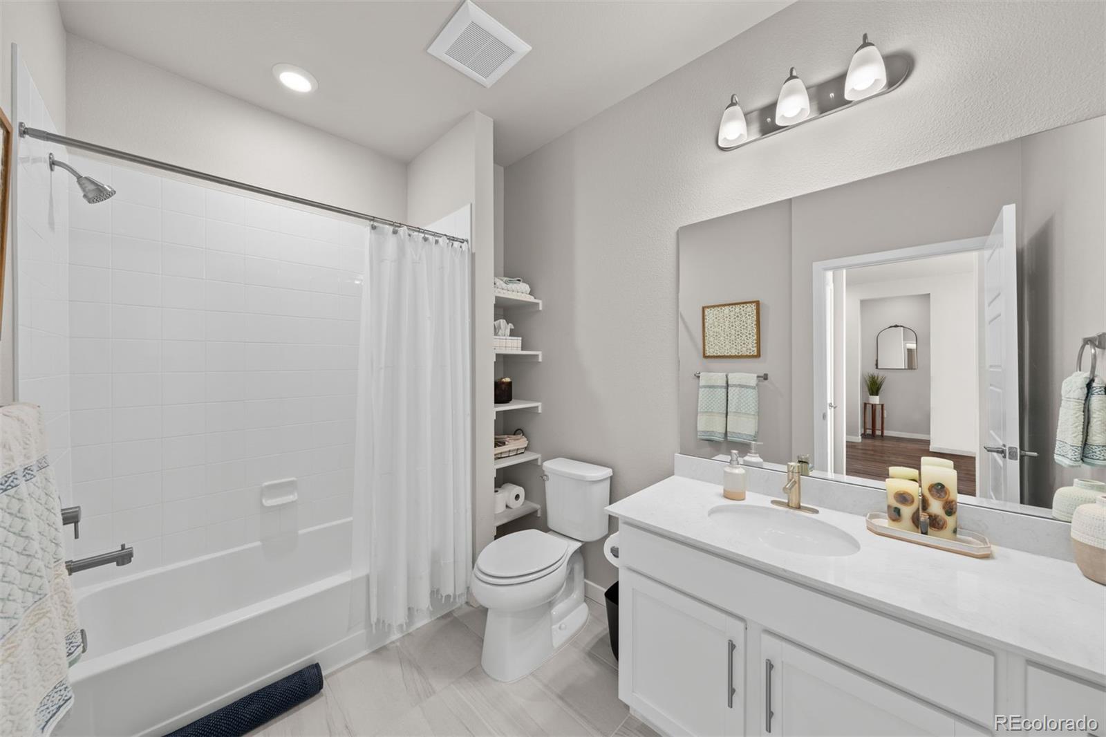 400 E Fremont Place Unit: 204