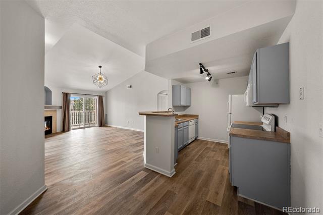 7440 S Blackhawk Street Unit: 306