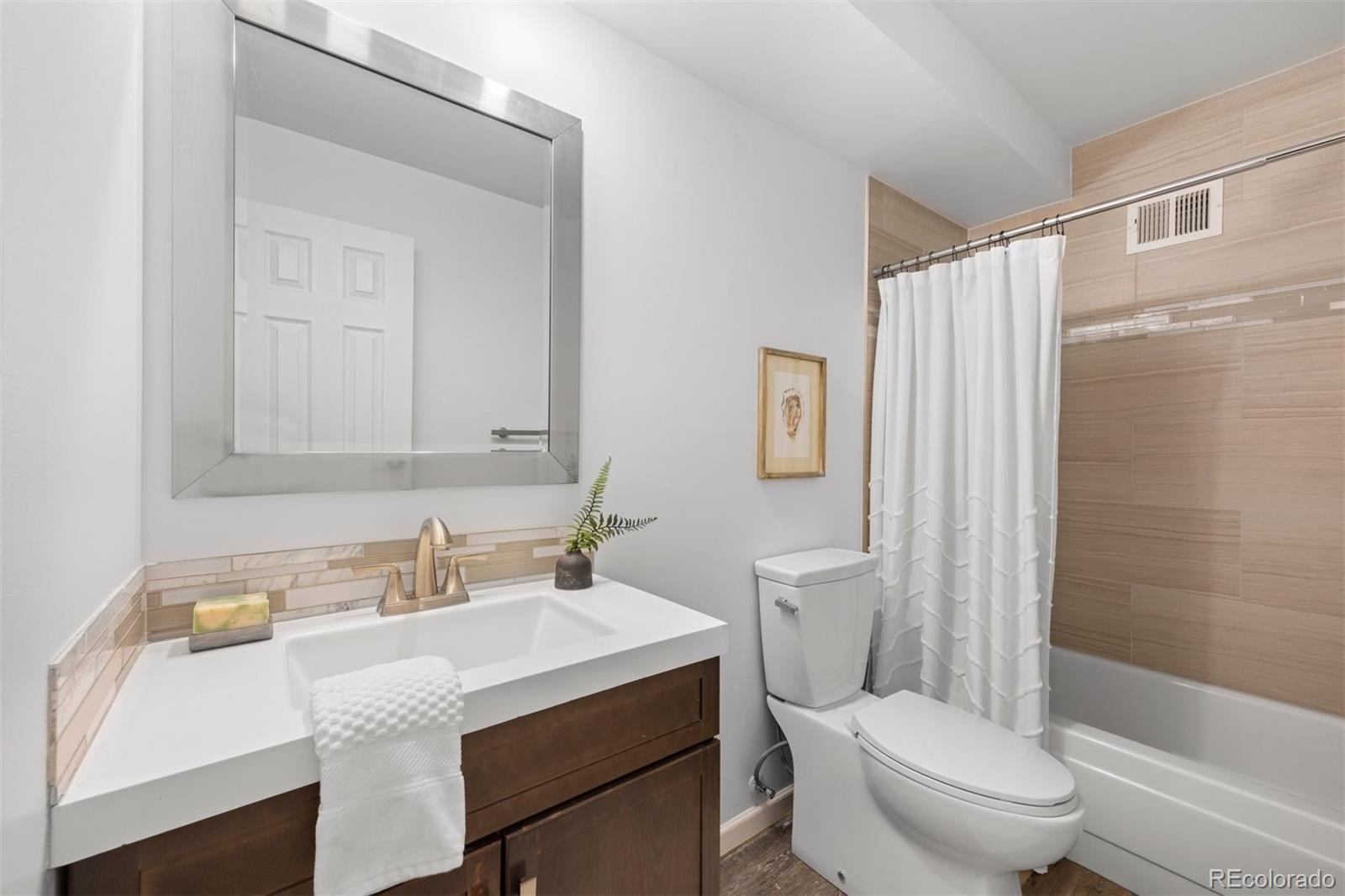 3465 S Poplar Street Unit: 105