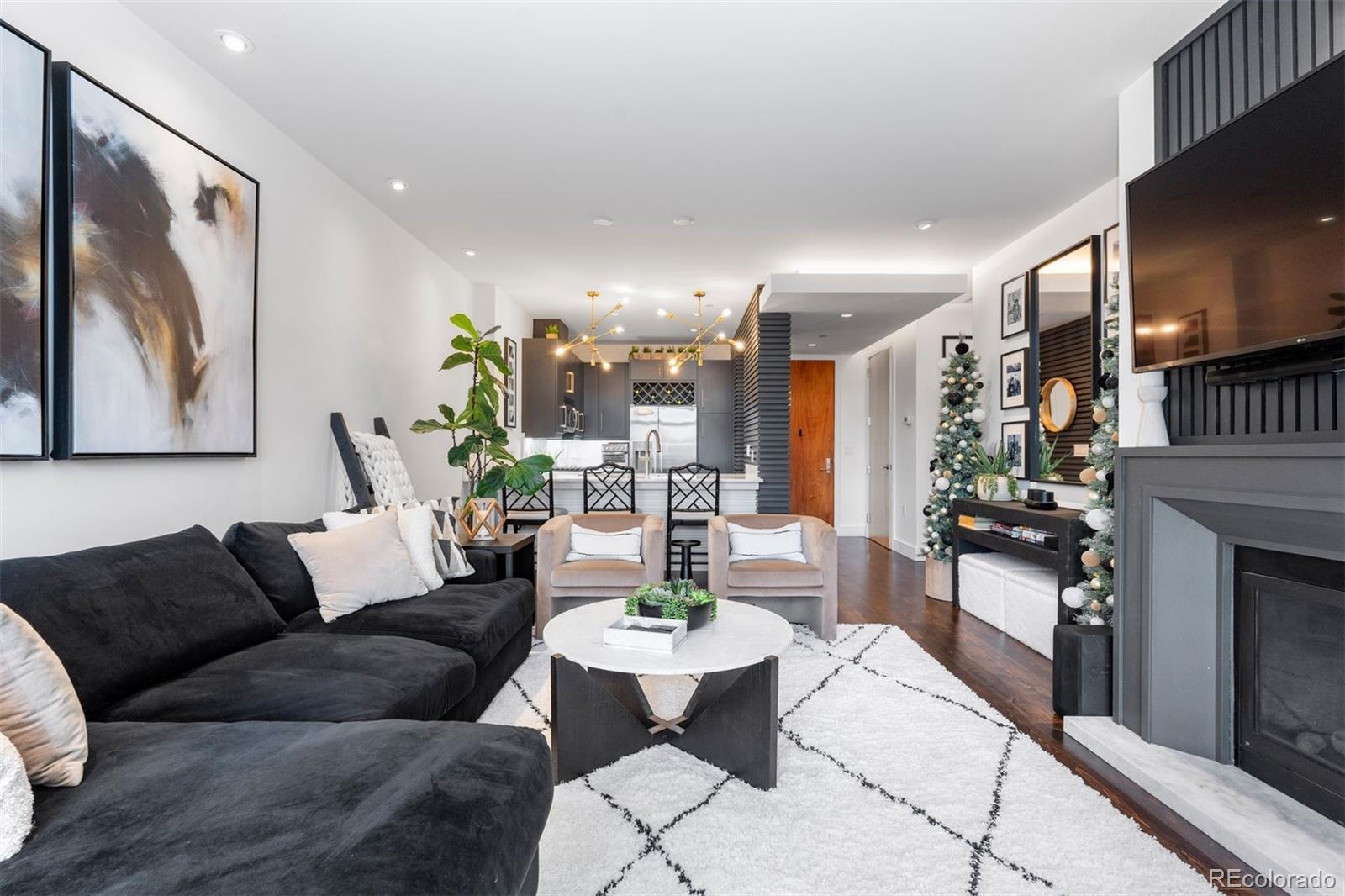 333 S Monroe Street Unit: 211