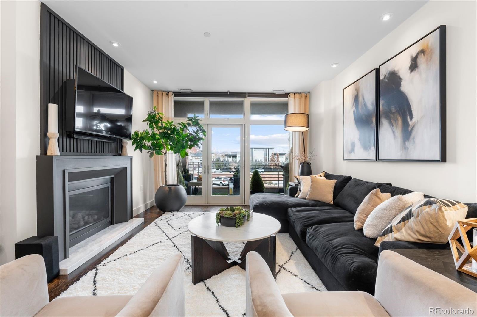 333 S Monroe Street Unit: 211