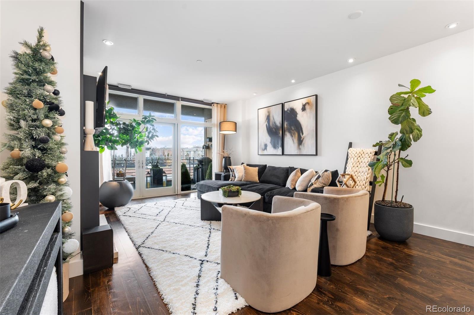 333 S Monroe Street Unit: 211