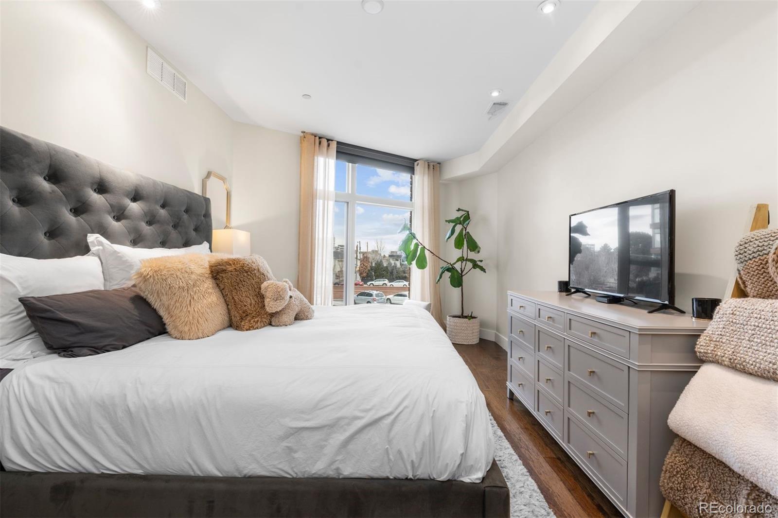 333 S Monroe Street Unit: 211