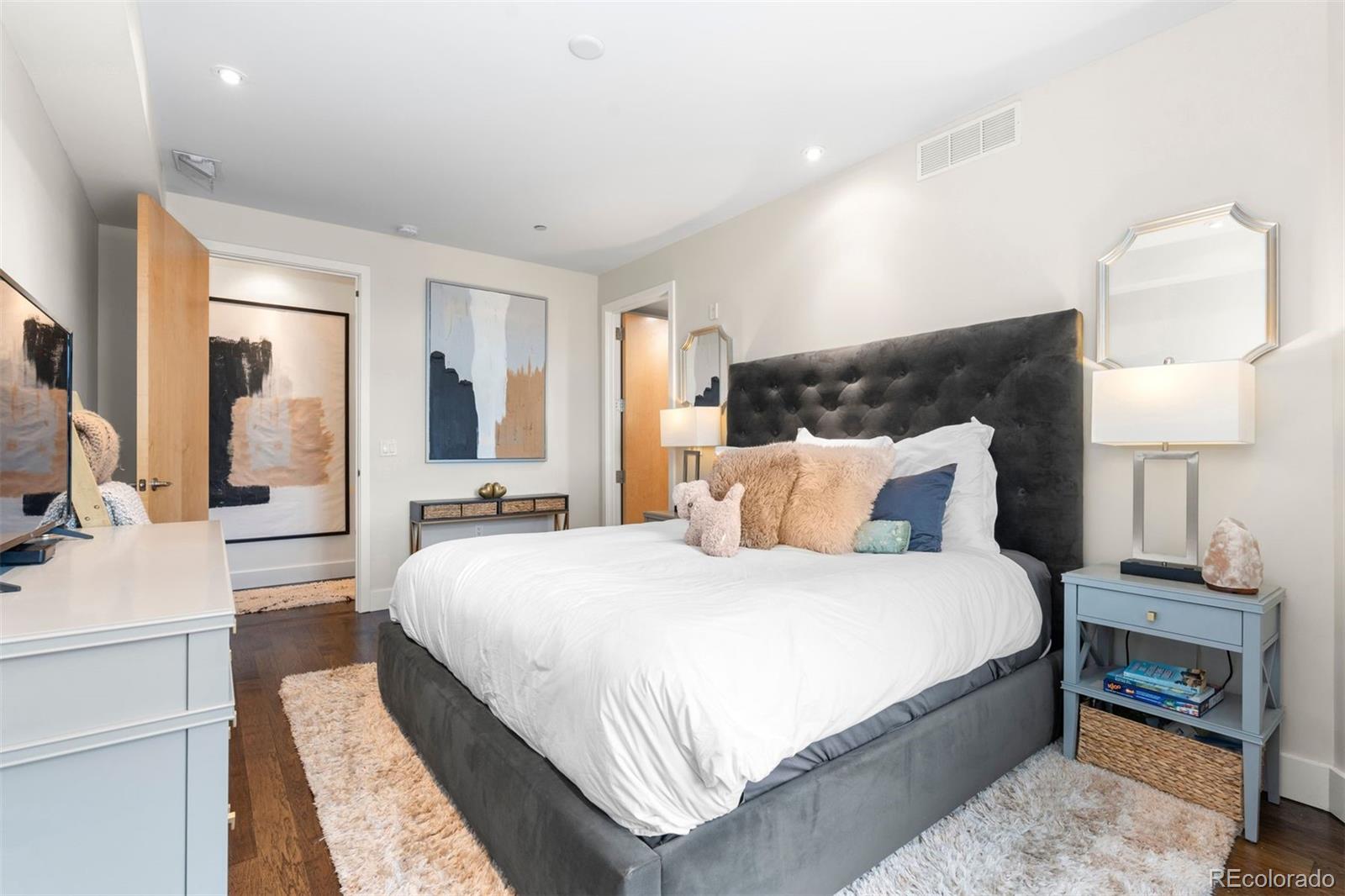 333 S Monroe Street Unit: 211