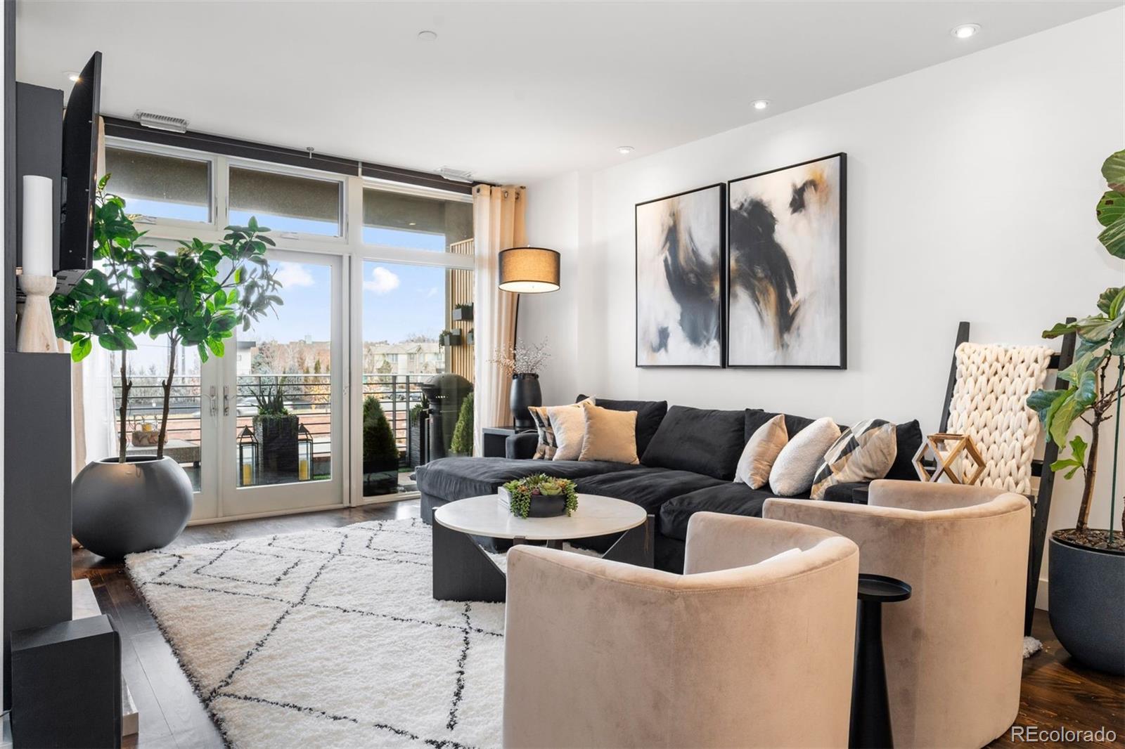 333 S Monroe Street Unit: 211