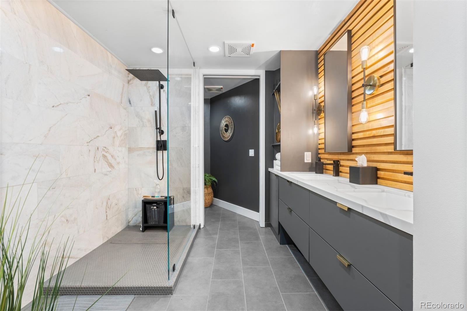 333 S Monroe Street Unit: 211