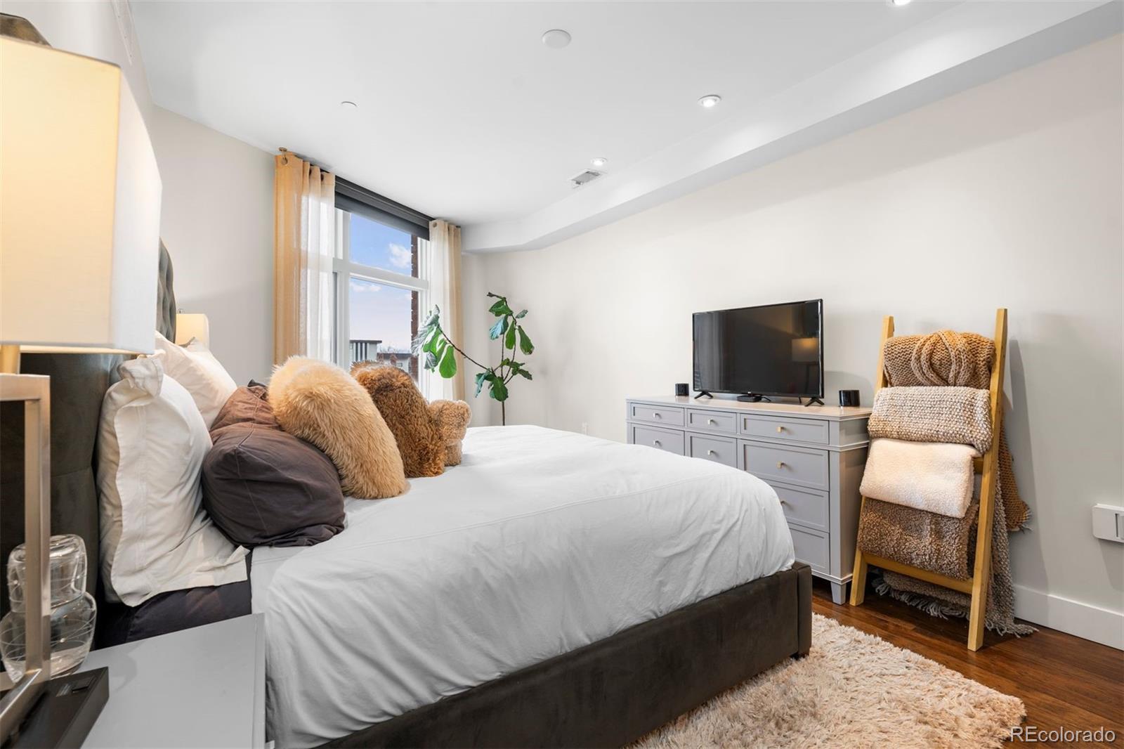 333 S Monroe Street Unit: 211