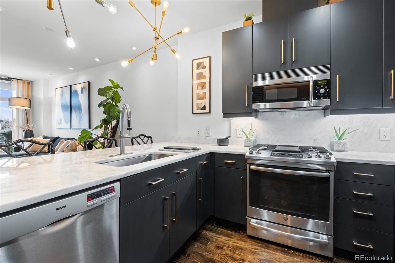 333 S Monroe Street Unit: 211