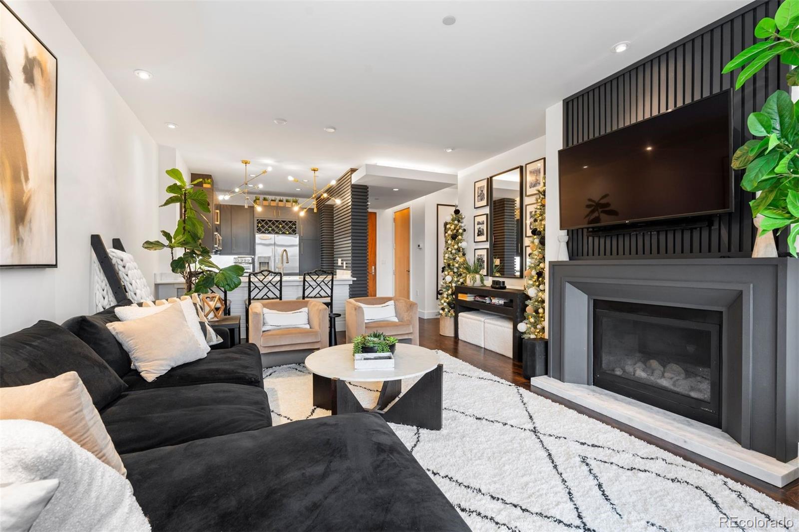 333 S Monroe Street Unit: 211