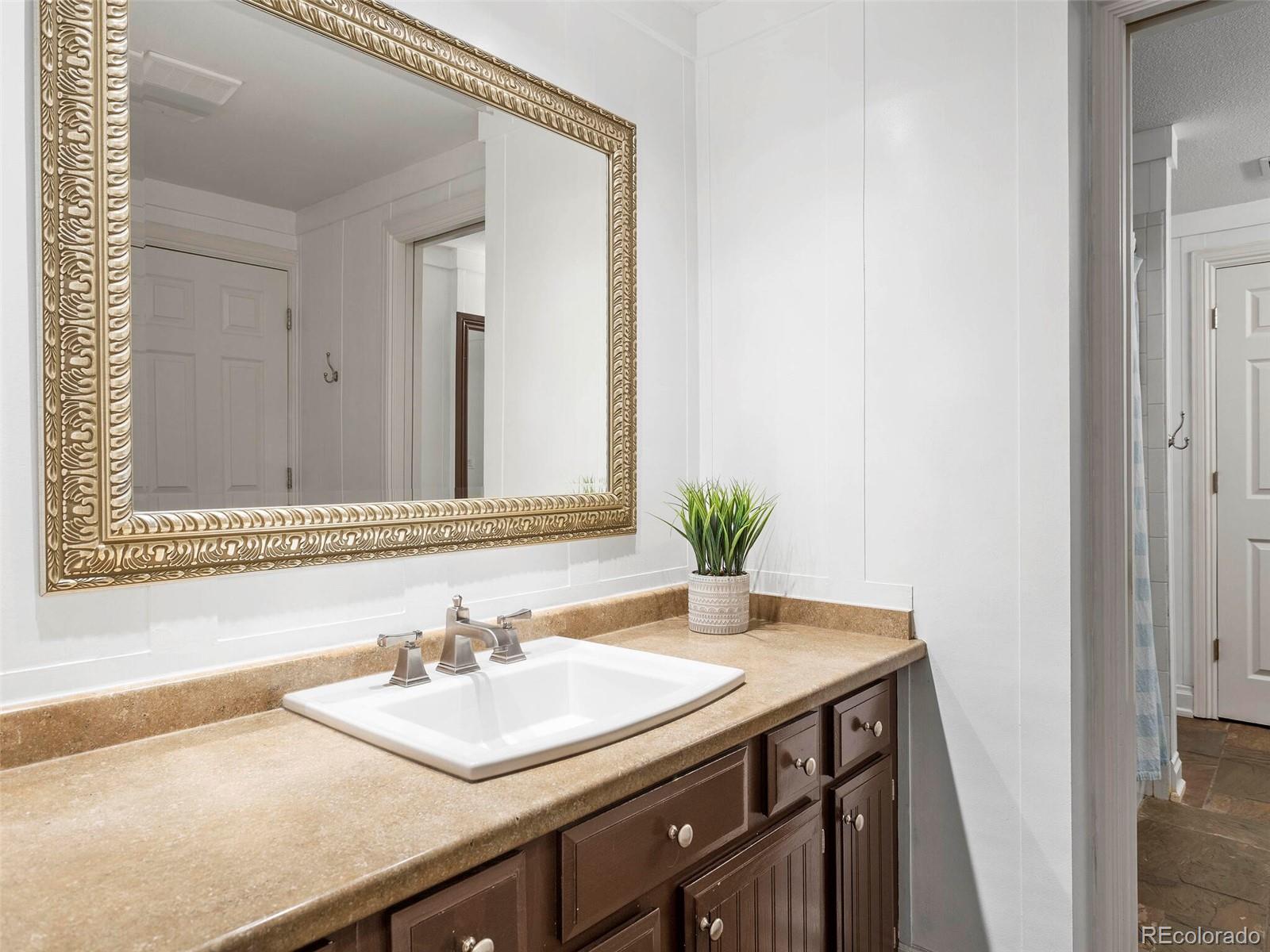 57 E Oak Hills Drive