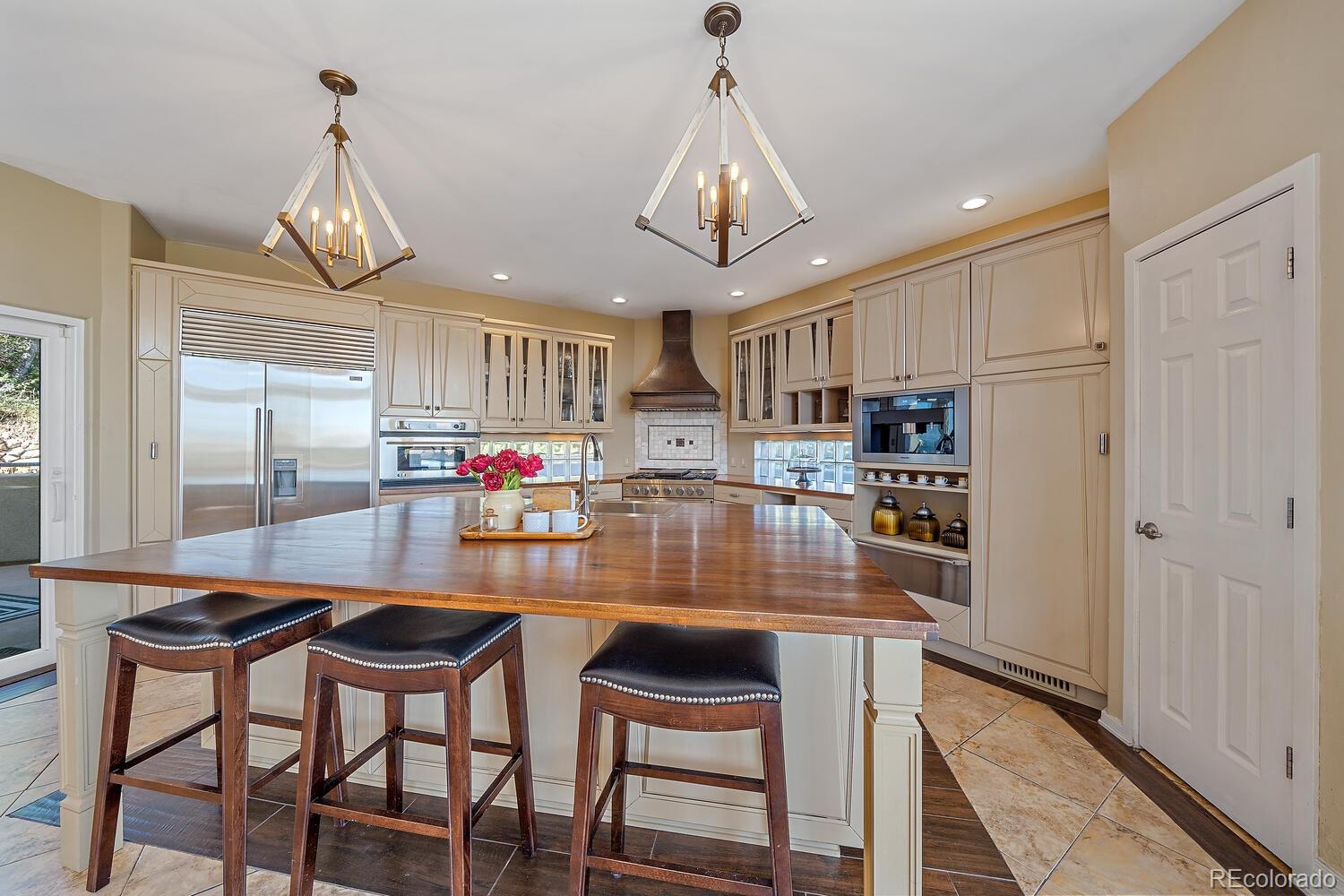 10987 Roxborough Drive