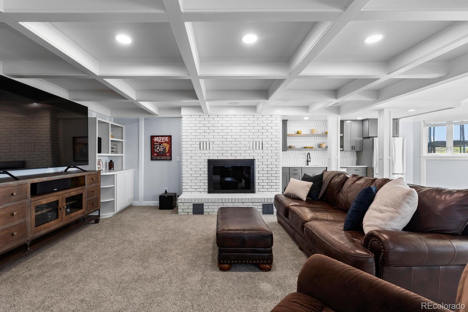 7689 N Sunrise Trail