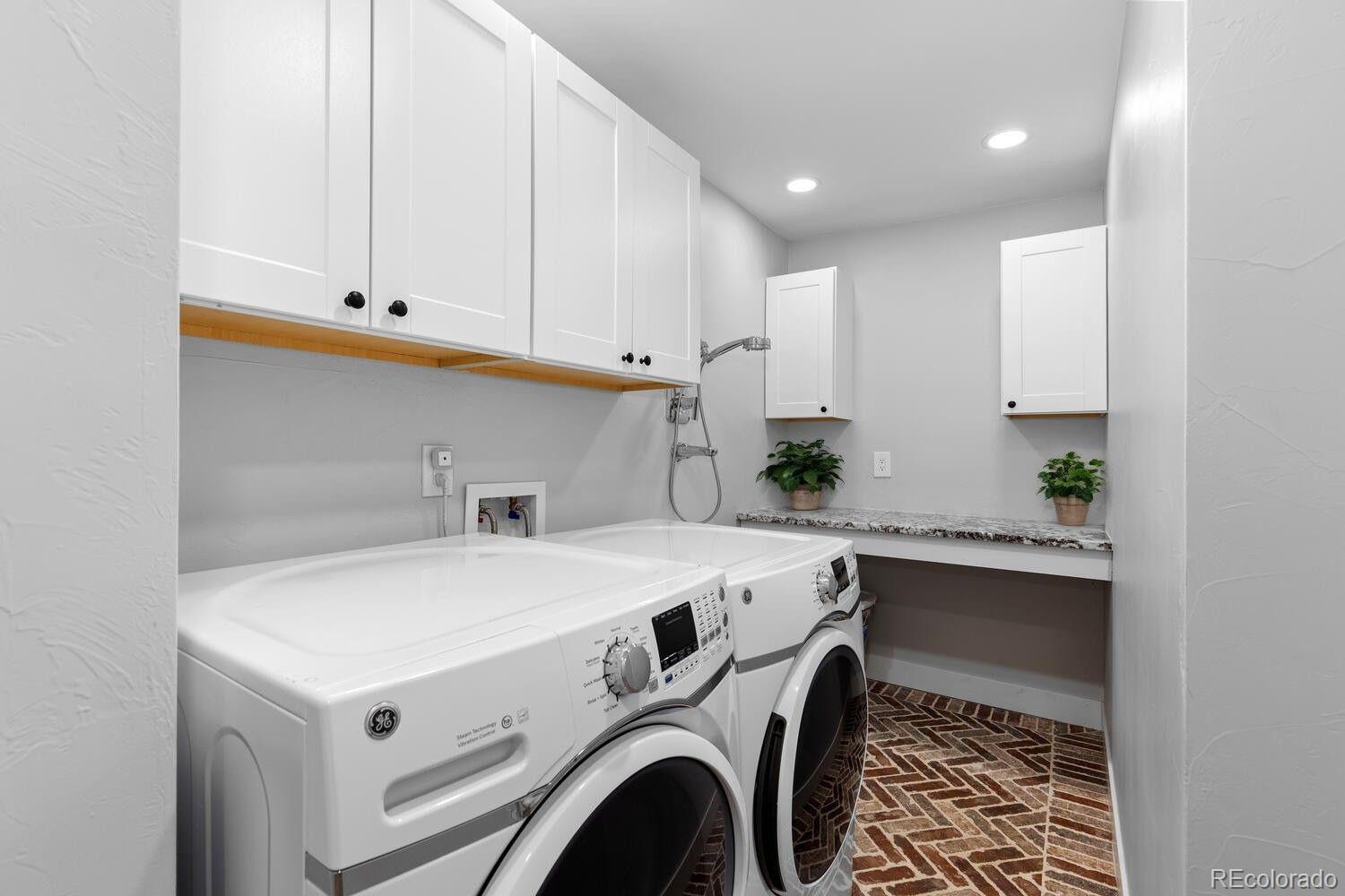 7689 N Sunrise Trail