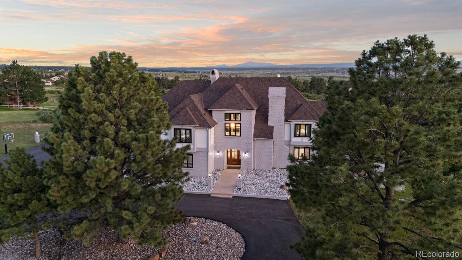 7689 N Sunrise Trail