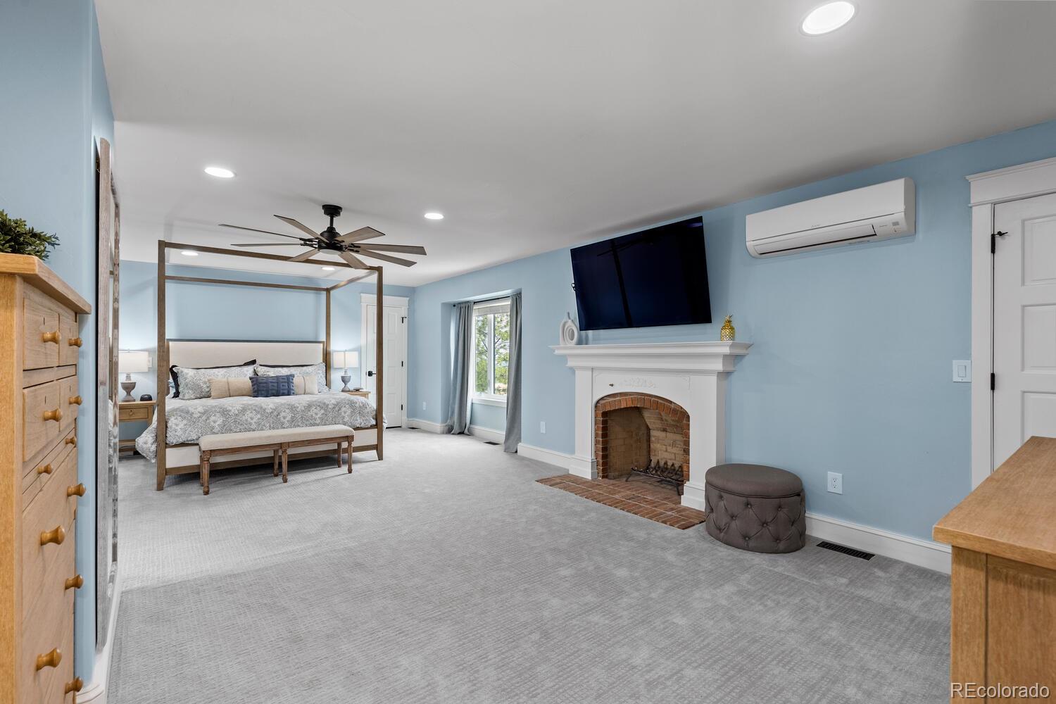 7689 N Sunrise Trail