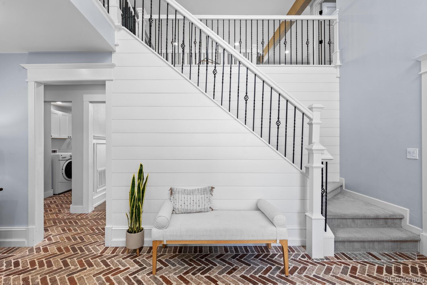 7689 N Sunrise Trail