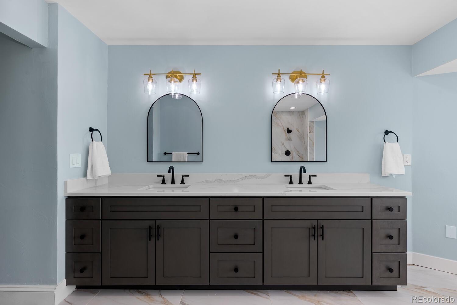 7689 N Sunrise Trail